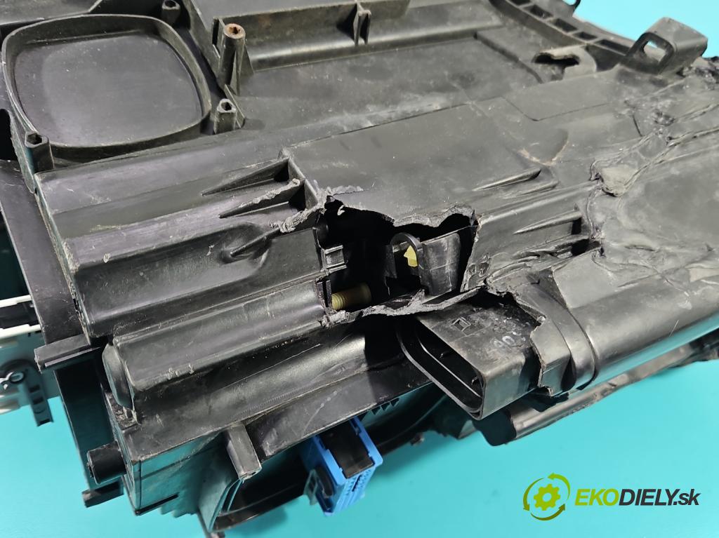 Mercedes CLS II C218 2010-2018 4.7 V8 (278922) automatic 315 kW 4664 cm3 4- Reflektor: pravý  (Pravé)