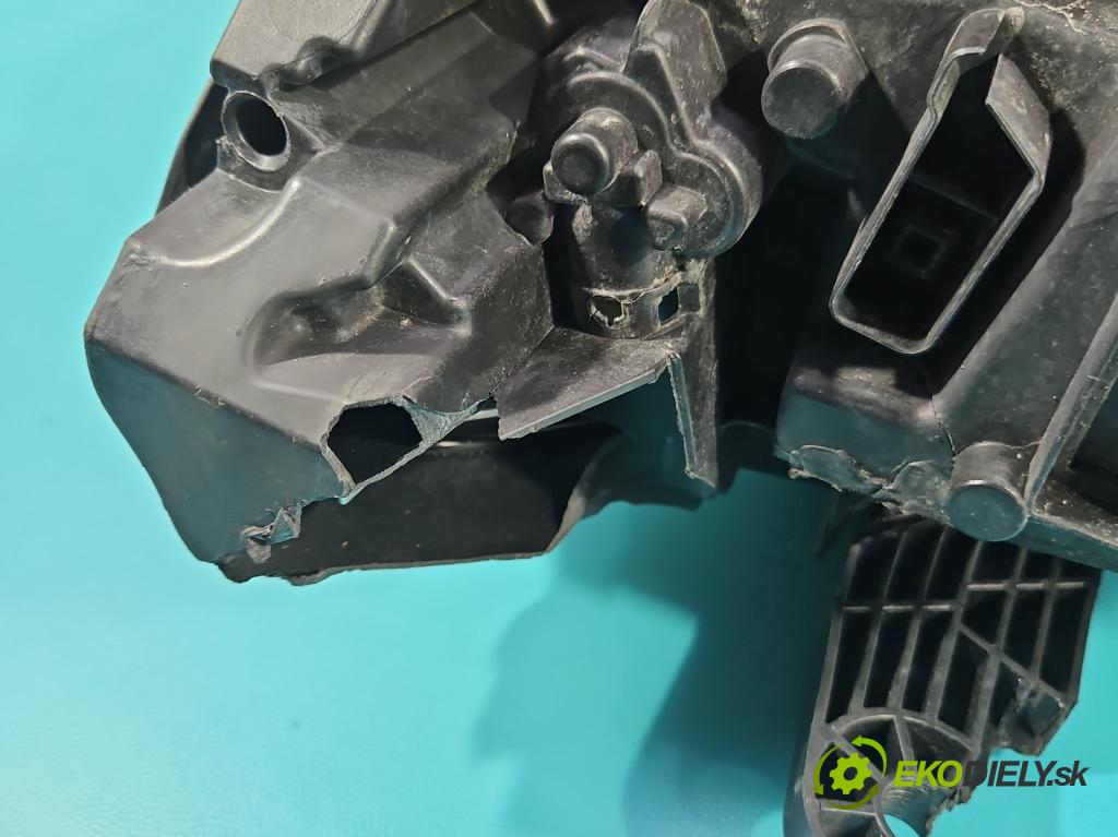 Mercedes CLS II C218 2010-2018 4.7 V8 (278922) automatic 315 kW 4664 cm3 4- Reflektor: pravý  (Pravé)