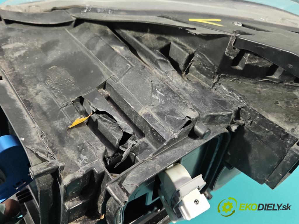 Mercedes CLS II C218 2010-2018 4.7 V8 (278922) automatic 315 kW 4664 cm3 4- Reflektor: pravý  (Pravé)