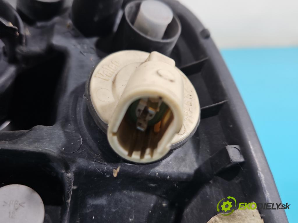 Dacia Logan I 2005-2014 1.6 8V 87 HP manual 64 kW 1598 cm3 4- Reflektor: pravý 8200211006 (Pravé)