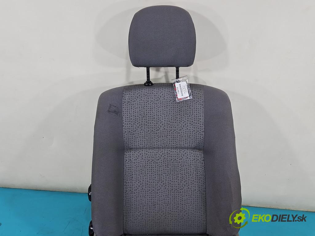 Dacia Logan I 2005-2014 1.6 8V 87 HP manual 64 kW 1598 cm3 4- Sedačka ľavý  (Sedačky, sedadlá)