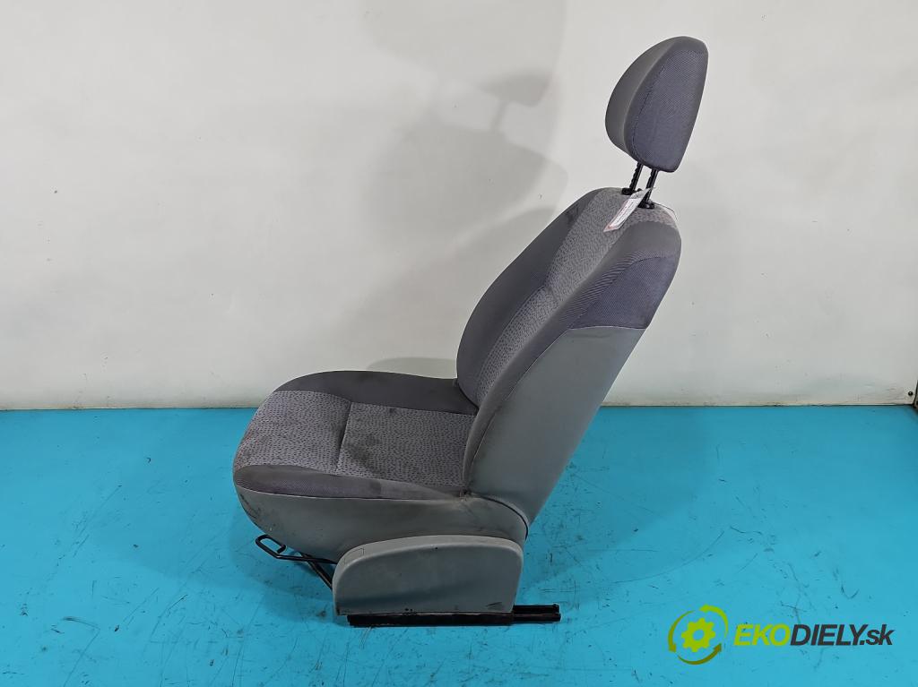 Dacia Logan I 2005-2014 1.6 8V 87 HP manual 64 kW 1598 cm3 4- Sedačka ľavý  (Sedačky, sedadlá)