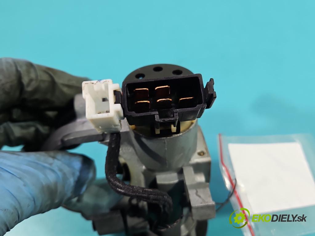 Mitsubishi Space star 1.3 16V 82 HP manual 60 kW 1299 cm3 5- Spínačka  (Spínacie skrinky a kľúče)