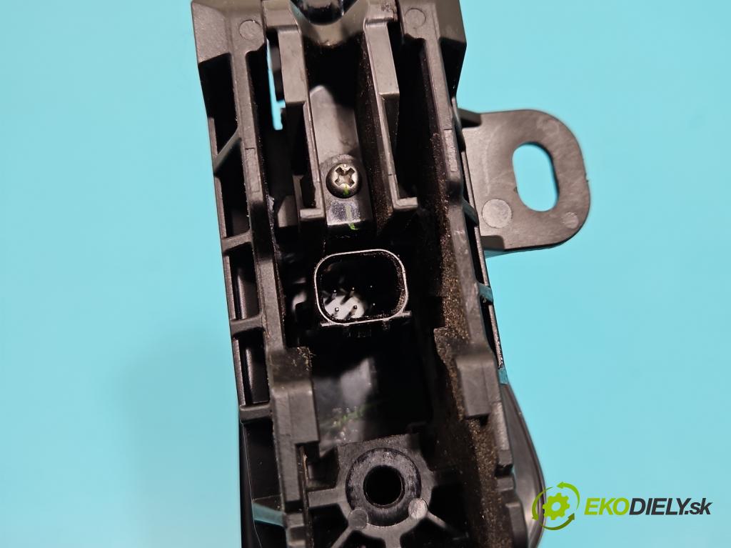 Toyota Corolla E16/E18  2013-2019 1.6 16V 132  HP manual 97 kW 1598 cm3 4- rukoväť predné ľavé mimo:  (Vonkajšie predné ľavé)