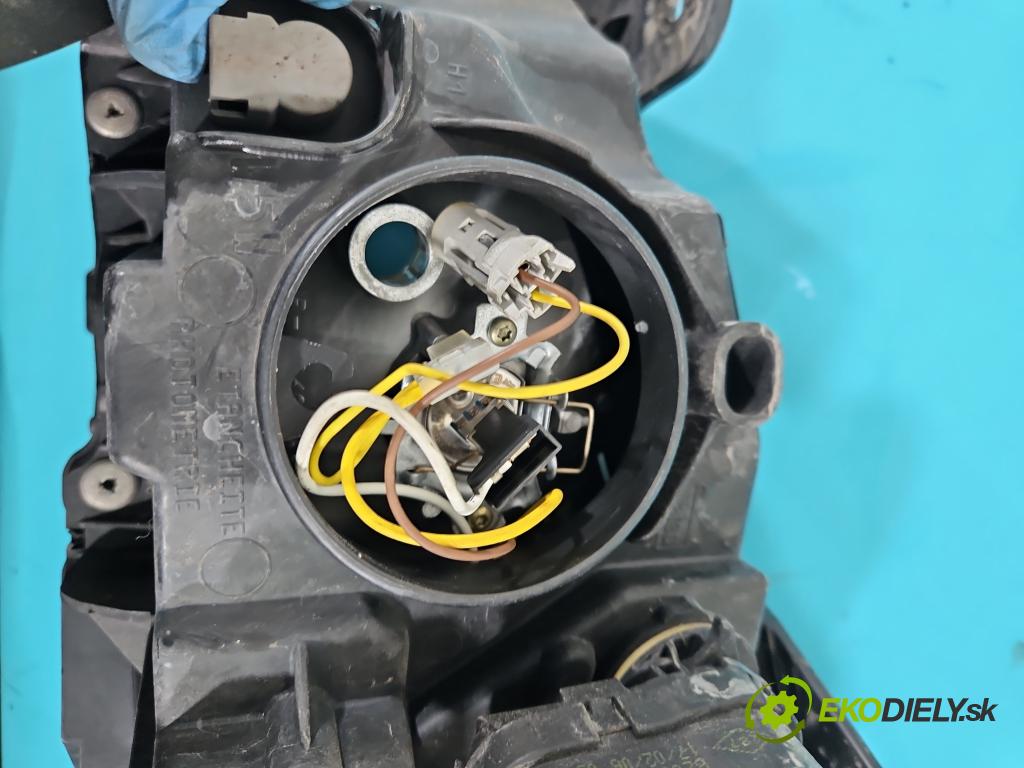 Renault Laguna II 2001-2007 2.0 T 170 HP manual 125 kW 1998 cm3 5- Reflektor: pravý 8200481197 (Pravé)