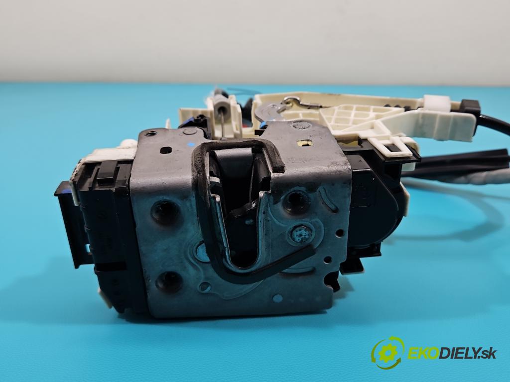 Mercedes CLS II C218 2010-2018 4.7 V8 (278922) automatic 315 kW 4664 cm3 4- zámek přední levý A0997200135