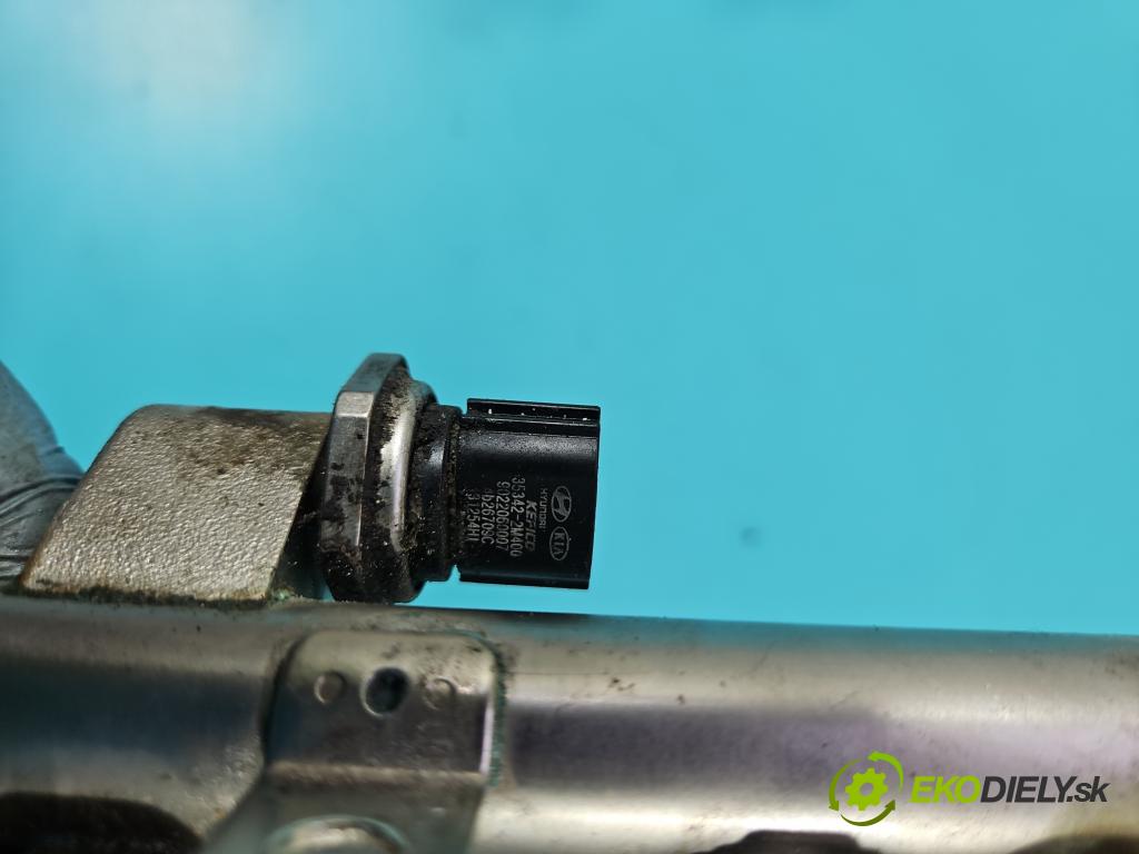 Kia Ceed III 2018- 1.5 160 HP automatic 117,5 kW 1482 cm3 5- lišta vstrekovacia 35300-08200 (Vstrekovacie lišty)