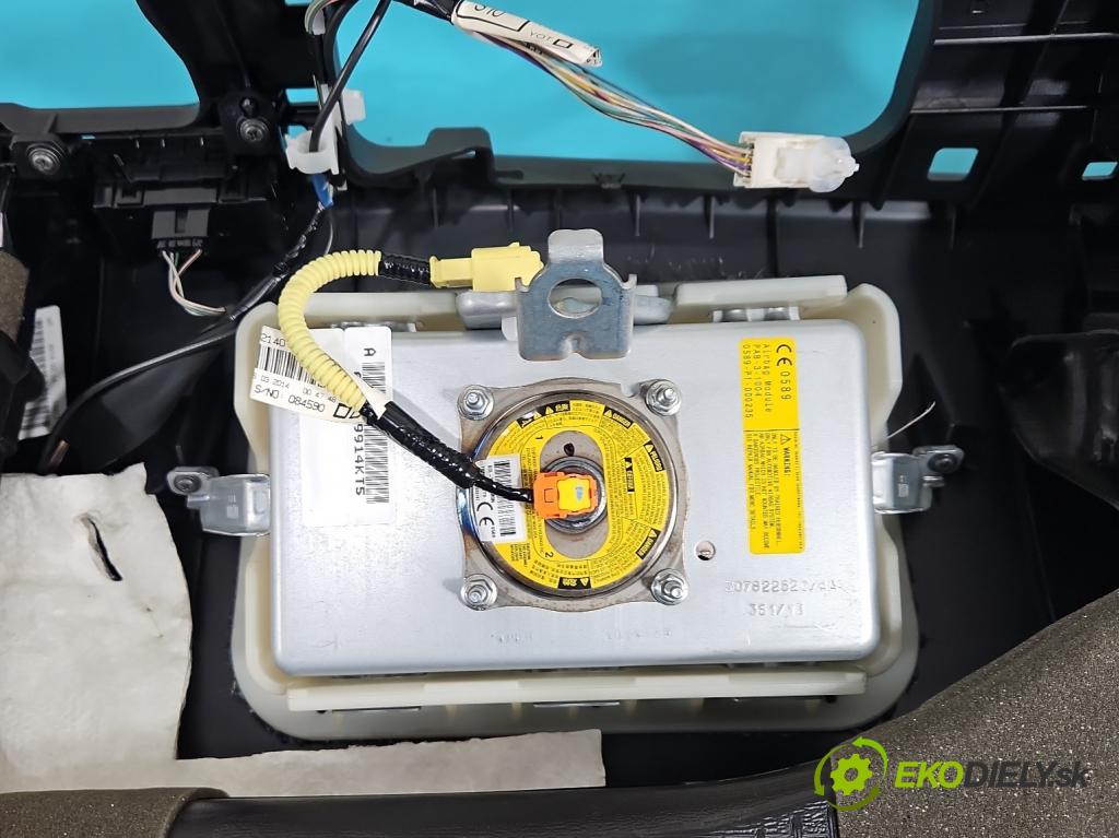 Toyota Corolla E16/E18  2013-2019 1.6 16V 132  HP manual 97 kW 1598 cm3 4- kokpit,pristrojová doska rozdeľovacia