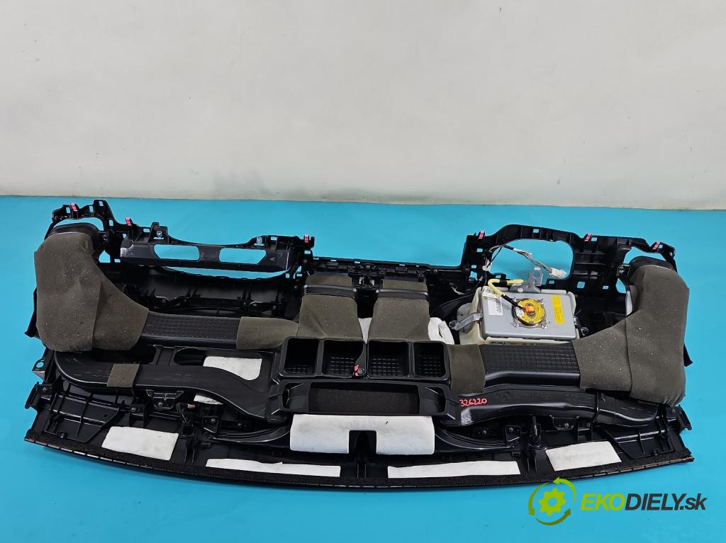 Toyota Corolla E16/E18  2013-2019 1.6 16V 132  HP manual 97 kW 1598 cm3 4- kokpit,pristrojová doska rozdeľovacia