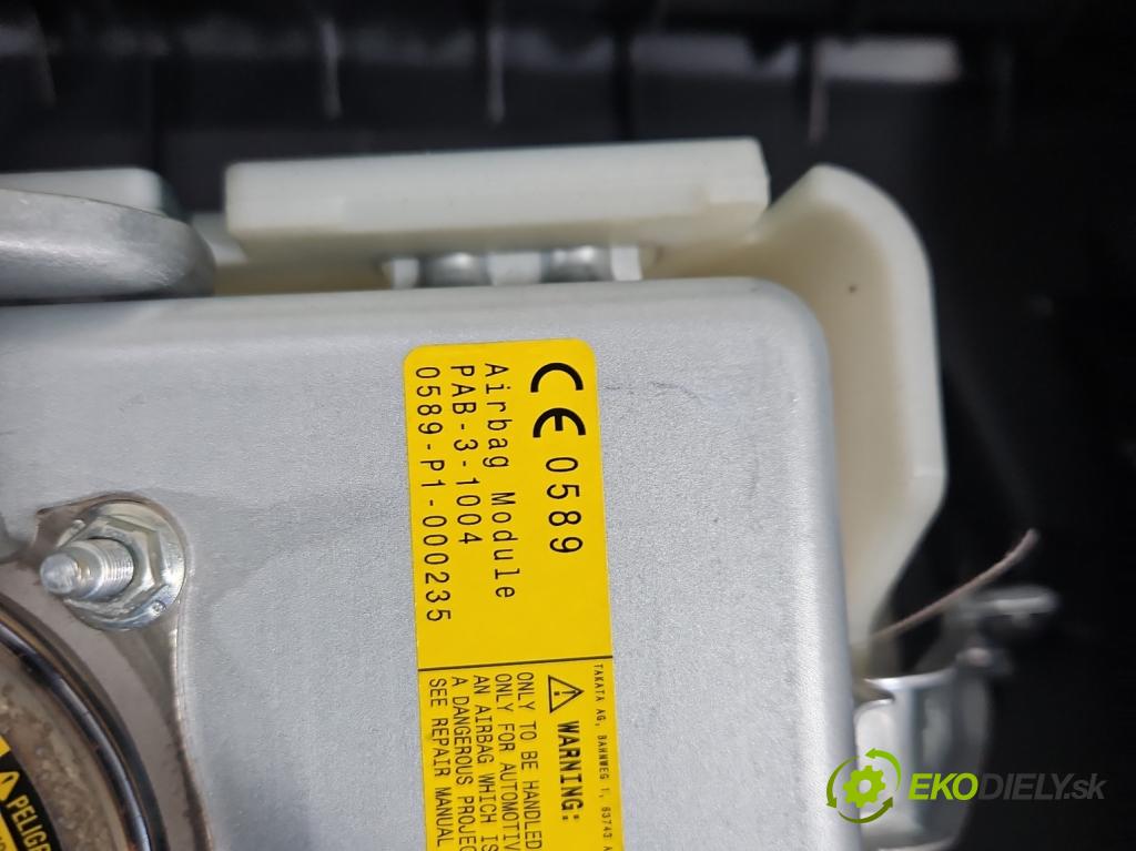 Toyota Corolla E16/E18  2013-2019 1.6 16V 132  HP manual 97 kW 1598 cm3 4- kokpit,pristrojová doska rozdeľovacia