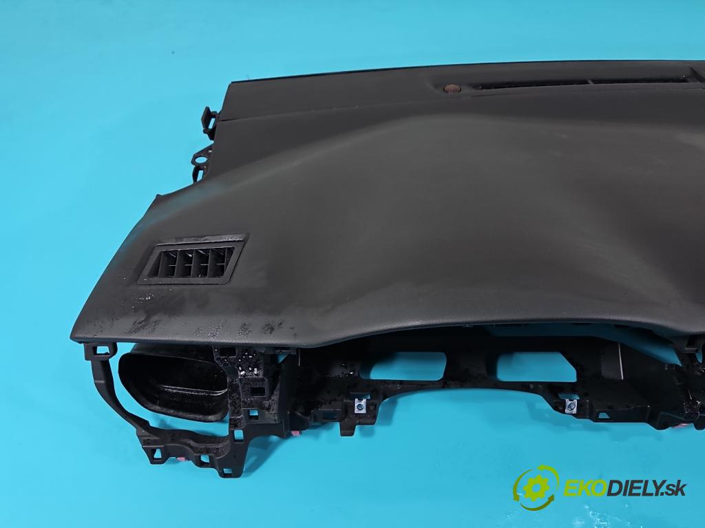 Toyota Corolla E16/E18  2013-2019 1.6 16V 132  HP manual 97 kW 1598 cm3 4- kokpit,pristrojová doska rozdeľovacia