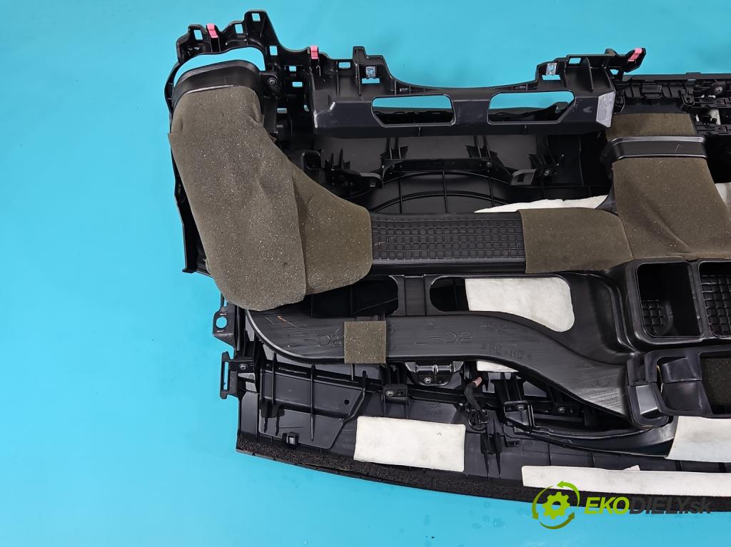 Toyota Corolla E16/E18  2013-2019 1.6 16V 132  HP manual 97 kW 1598 cm3 4- kokpit,pristrojová doska rozdeľovacia