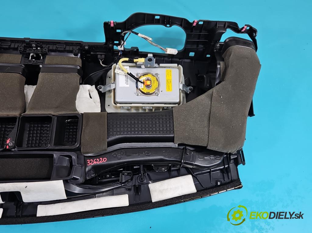 Toyota Corolla E16/E18  2013-2019 1.6 16V 132  HP manual 97 kW 1598 cm3 4- kokpit,pristrojová doska rozdeľovacia