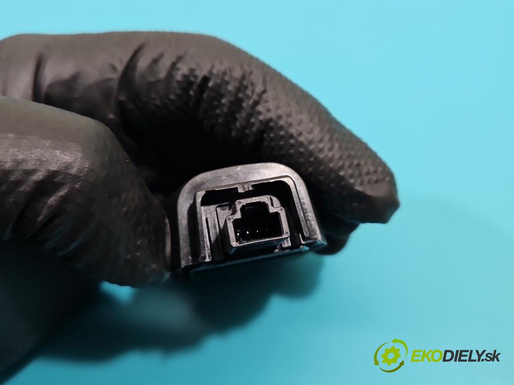 Toyota Corolla E16/E18  2013-2019 1.6 16V 132  HP manual 97 kW 1598 cm3 4- snímač déšť: 89941-0D010 (Snímače dažďa)