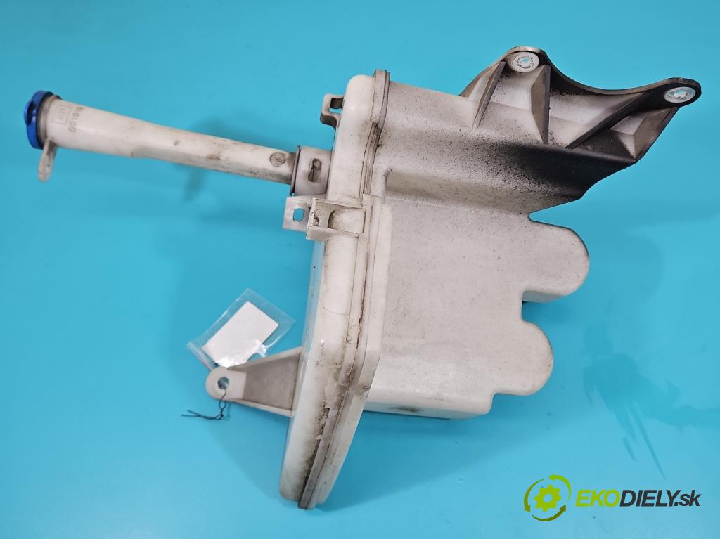 Toyota Corolla E16/E18  2013-2019 1.6 16V 132  HP manual 97 kW 1598 cm3 4- nádržka tekutina: ostrekovačov