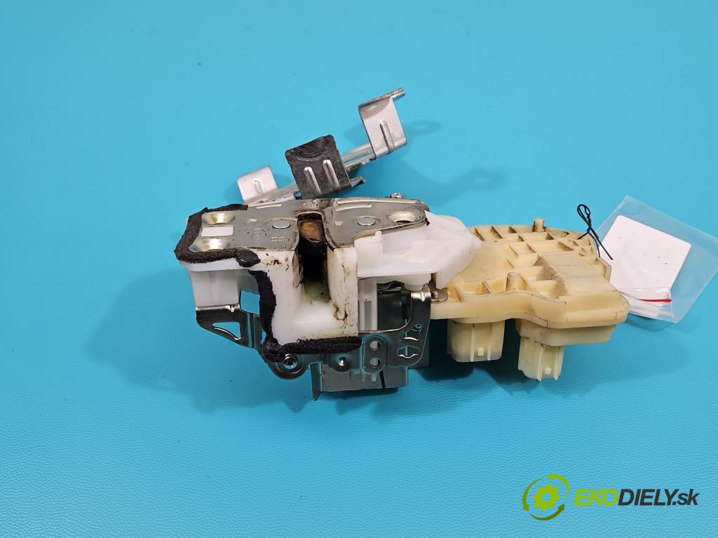Honda CR-V II 2001-2006 2.0 16V 150 hp manual 110 kW 1998 cm3 5- zámek kufrových dveří zadní