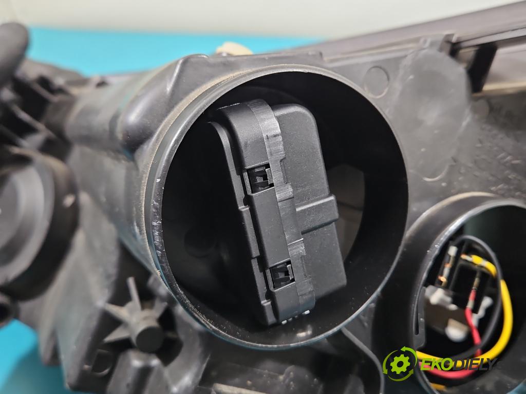 Fiat Scudo II 2006-2016 2.0 jtd 128 HP manual 94 kW 1997 cm3 5- Reflektor: pravý 89902621 (Pravé)