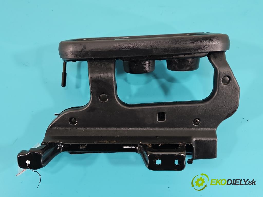 Honda CR-V II 2001-2006 2.0 16V 150 HP manual 110 kW 1998 cm3 5- Rukojeť: na nápoje:  (Úchyty, držiaky na nápoje)