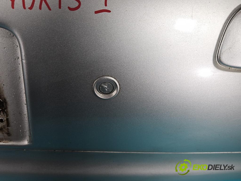 Toyota Yaris I 1999-2005 1.3 vvti 87 hp manual 64 kW 1298 cm3 5- nárazník zadní  (Ostatné)