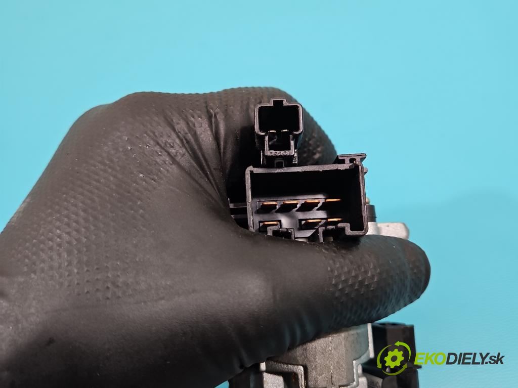 Toyota Yaris I 1999-2005 1.3 vvti 87 HP manual 64 kW 1298 cm3 5- Spínačka  (Spínacie skrinky a kľúče)