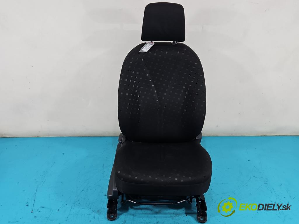 Toyota Yaris II 2005-2011 1.3 vvti (2 87 HP manual 64 kW 1298 cm3 3- Sedačka pravý  (Sedačky, sedadlá)