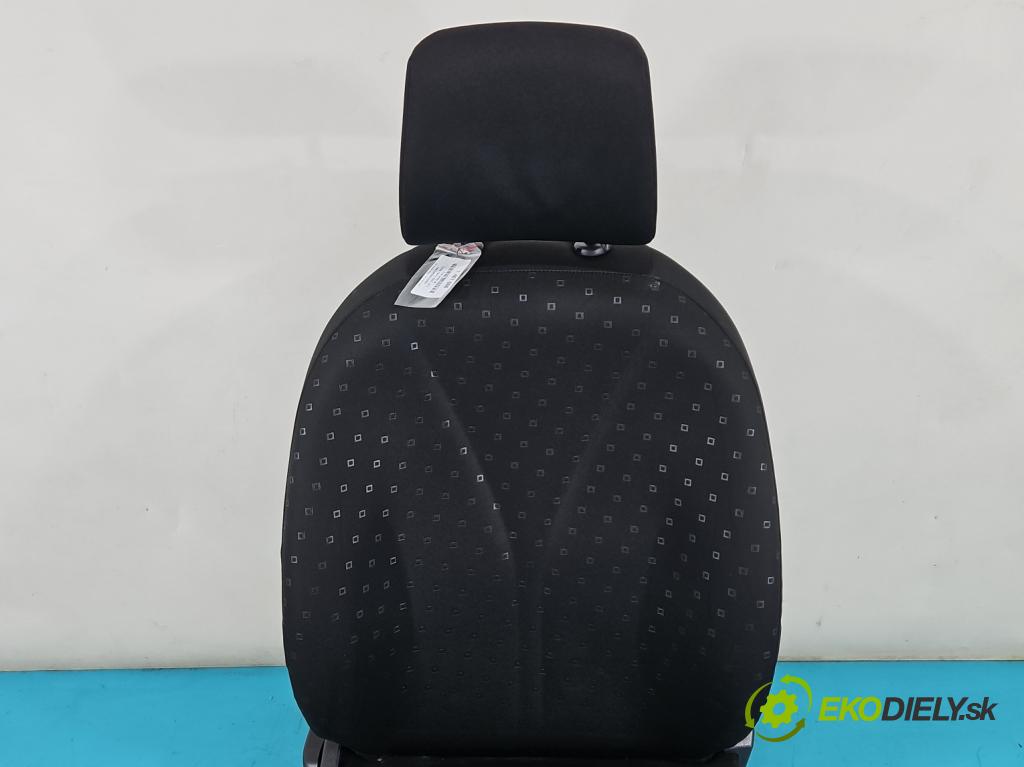 Toyota Yaris II 2005-2011 1.3 vvti (2 87 HP manual 64 kW 1298 cm3 3- Sedačka pravý  (Sedačky, sedadlá)