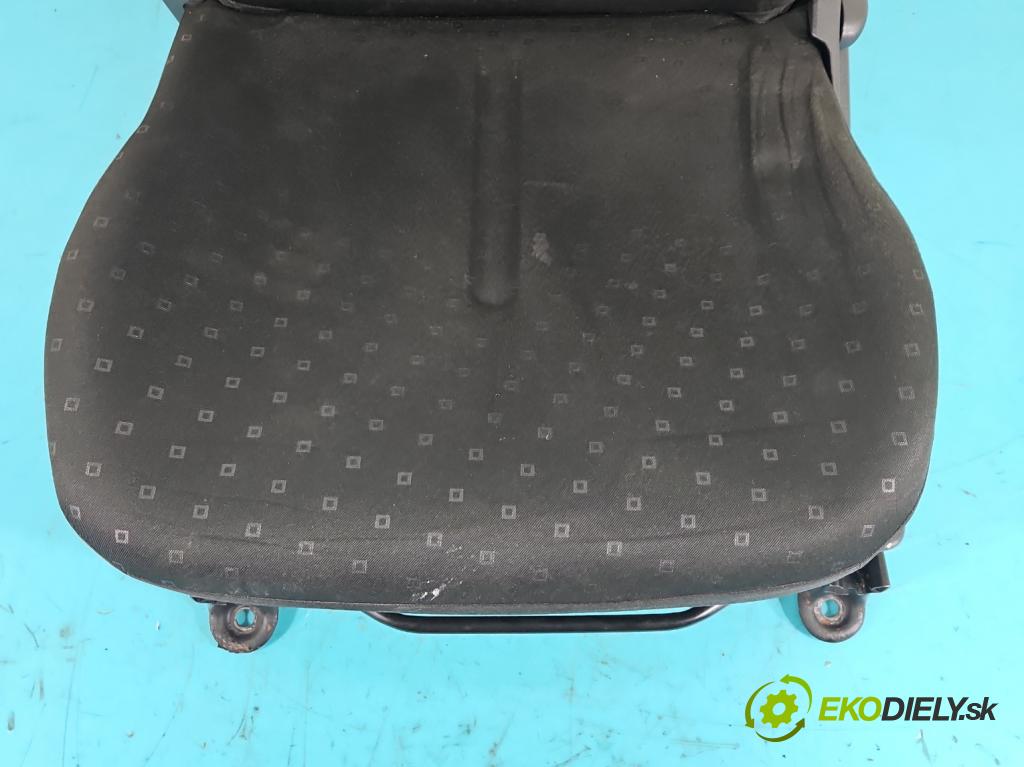 Toyota Yaris II 2005-2011 1.3 vvti (2 87 HP manual 64 kW 1298 cm3 3- Sedačka ľavý  (Sedačky, sedadlá)