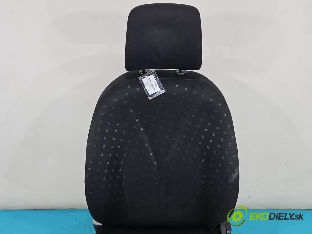 Toyota Yaris II 2005-2011 1.3 vvti (2 87 HP manual 64 kW 1298 cm3 3- Sedačka ľavý  (Sedačky, sedadlá)