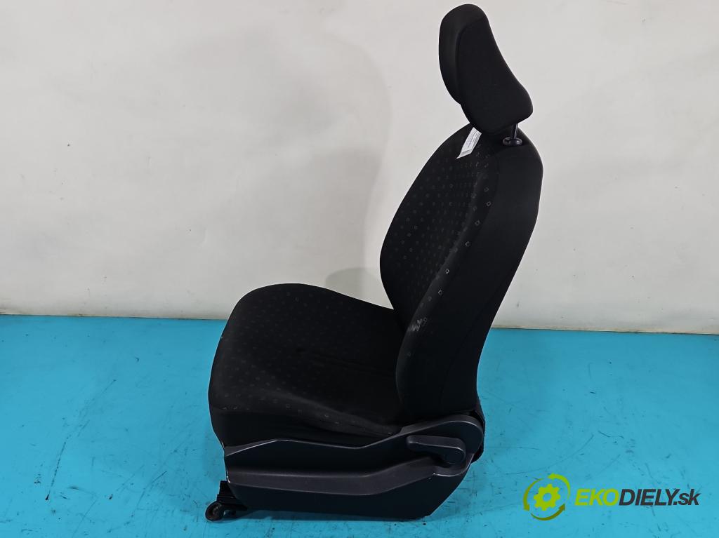 Toyota Yaris II 2005-2011 1.3 vvti (2 87 HP manual 64 kW 1298 cm3 3- Sedačka ľavý  (Sedačky, sedadlá)