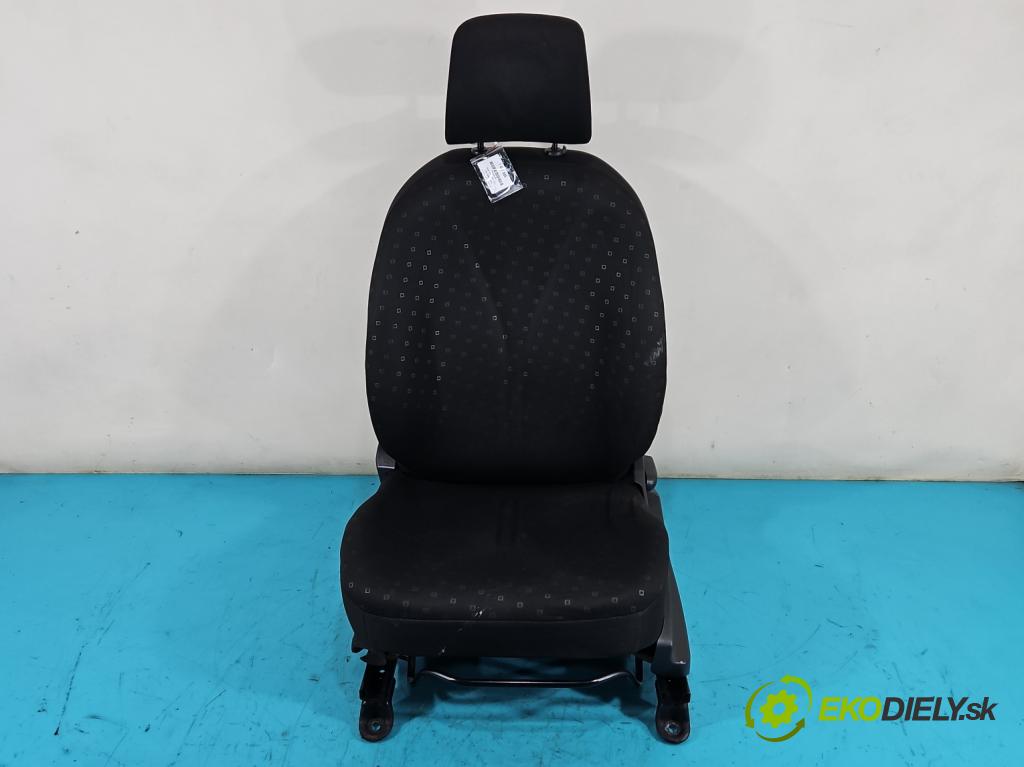 Toyota Yaris II 2005-2011 1.3 vvti (2 87 HP manual 64 kW 1298 cm3 3- Sedačka ľavý  (Sedačky, sedadlá)