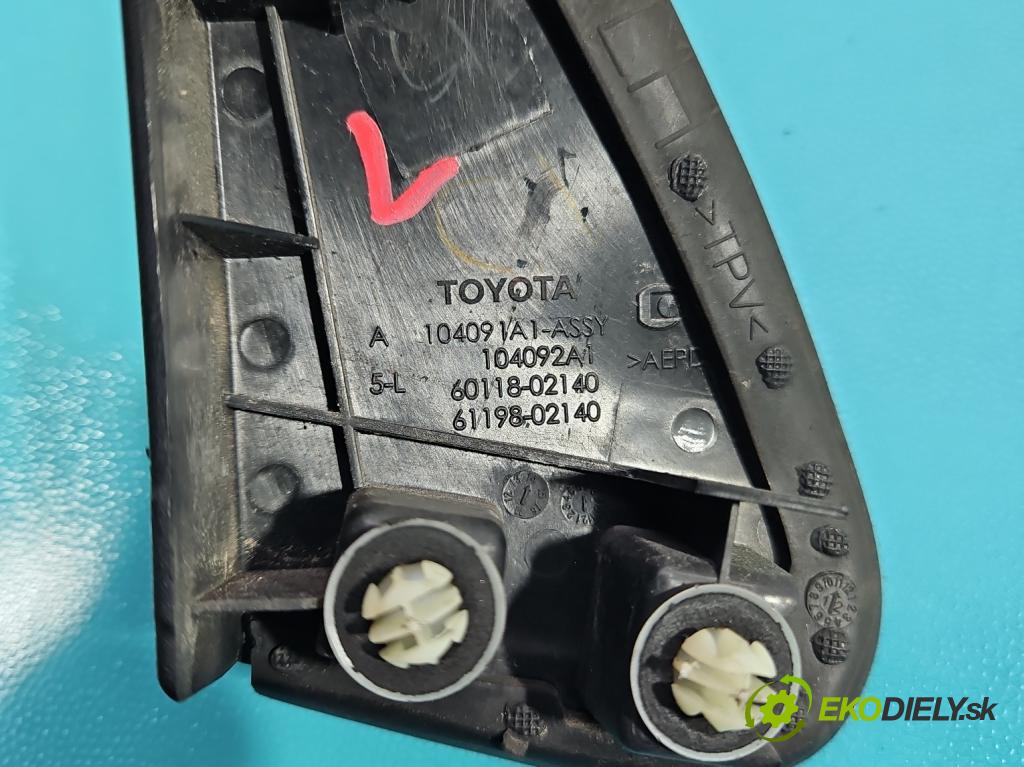 Toyota Corolla E16/E18  2013-2019 1.6 16V 132  HP manual 97 kW 1598 cm3 4- lišta blatník predné ľavé 60118-02140