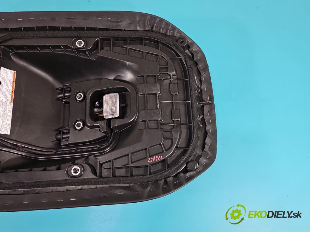 Suzuki Burgman 400 2007-2009  automatic 25 kW 400 cm3 2- Pohovka: zadné  (Sedačky, sedadlá)