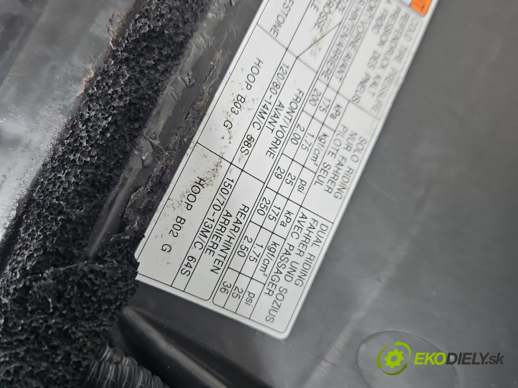 Suzuki Burgman 400 2007-2009  automatic 25 kW 400 cm3 2- Pohovka: zadné  (Sedačky, sedadlá)