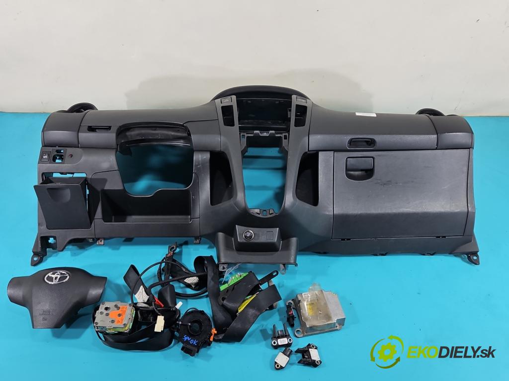 Toyota Yaris II 2005-2011 1.3 vvti (2 87 HP manual 64 kW 1298 cm3 3- kokpit,pristrojová doska rozdeľovacia 
