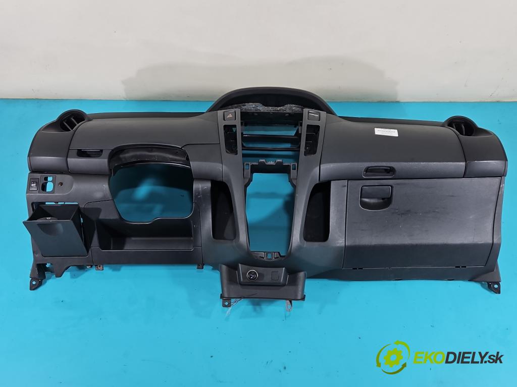 Toyota Yaris II 2005-2011 1.3 vvti (2 87 HP manual 64 kW 1298 cm3 3- kokpit,pristrojová doska rozdeľovacia