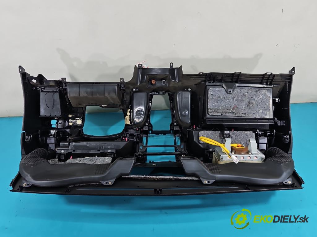 Toyota Yaris II 2005-2011 1.3 vvti (2 87 HP manual 64 kW 1298 cm3 3- kokpit,pristrojová doska rozdeľovacia