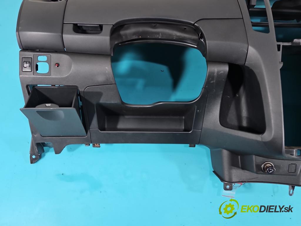 Toyota Yaris II 2005-2011 1.3 vvti (2 87 HP manual 64 kW 1298 cm3 3- kokpit,pristrojová doska rozdeľovacia
