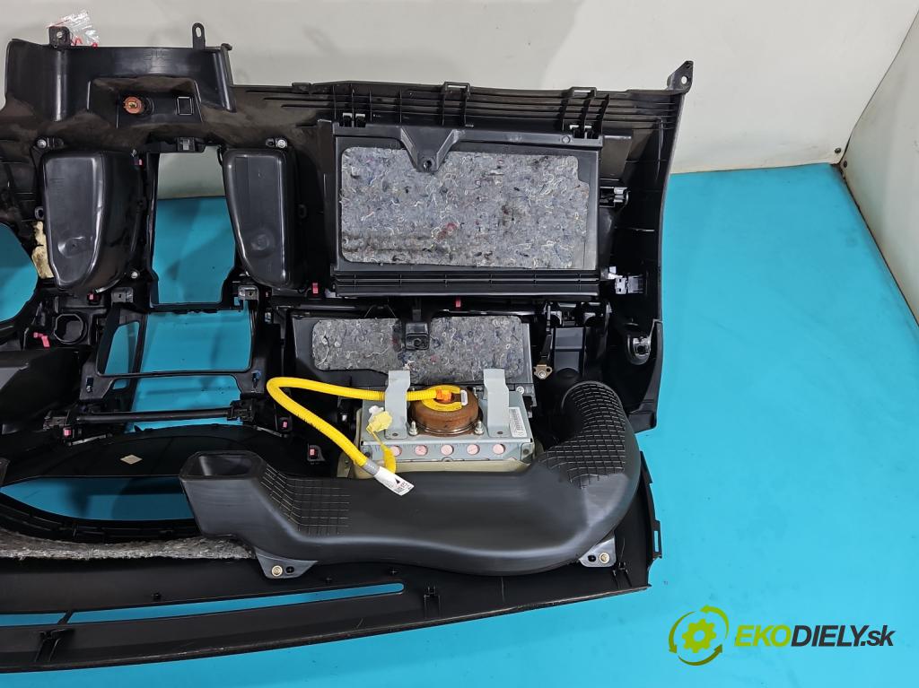 Toyota Yaris II 2005-2011 1.3 vvti (2 87 HP manual 64 kW 1298 cm3 3- kokpit,pristrojová doska rozdeľovacia