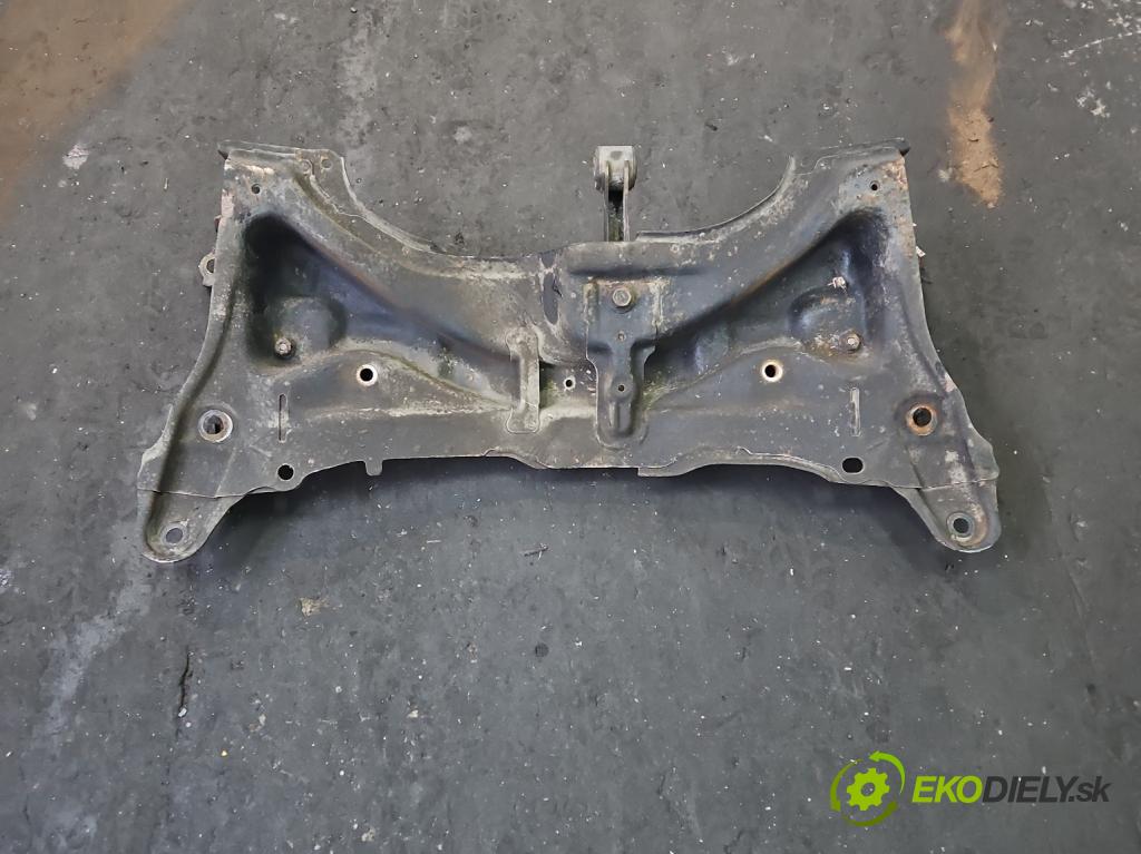 Toyota Yaris II 2005-2011 1.3 vvti (2 87 HP manual 64 kW 1298 cm3 3- výstuha motora
