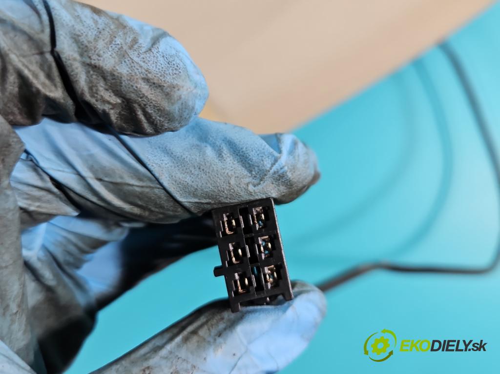 Mercedes CLS II C218 2010-2018 4.7 V8 (278922) automatic 315 kW 4664 cm3 4- roleta A2186900449 (Rolety kufra)