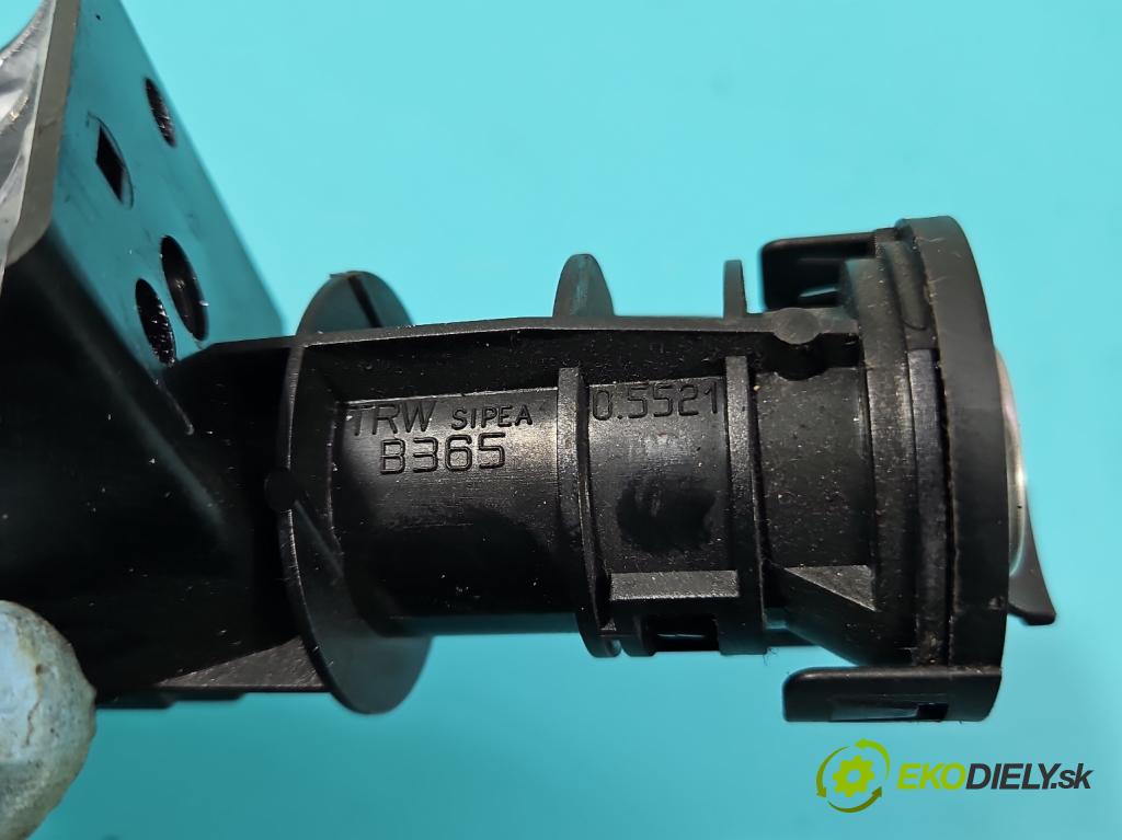 Alfa romeo 147 1.9 jtd 116 HP manual 85 kW 1910 cm3 5- Spínačka  (Spínacie skrinky a kľúče)