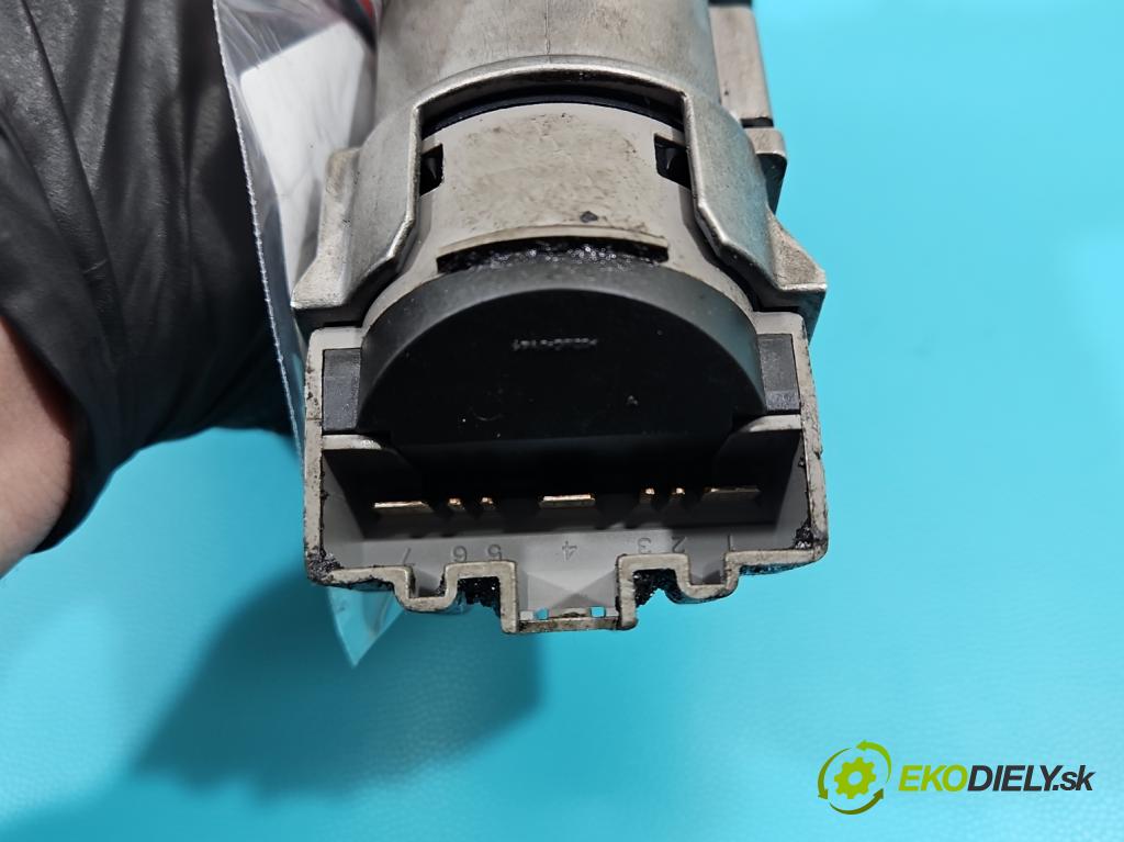 Ford Fiesta Mk7 2008-2017 1.2 16V 82 HP manual 60 kW 1242 cm3 5- Spínačka  (Spínacie skrinky a kľúče)