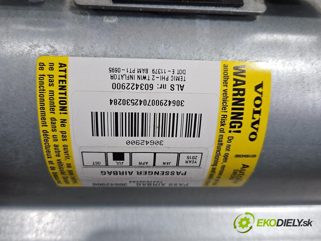 Volvo XC90 I 2002-2014 2.9 T6 272 HP automatic 200 kW 2922 cm3 5- kokpit,pristrojová doska rozdeľovacia