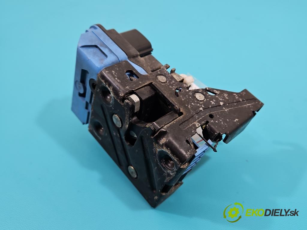 Volvo XC90 I 2002-2014 2.9 T6 272 hp automatic 200 kW 2922 cm3 5- zámek přední levý 30663040