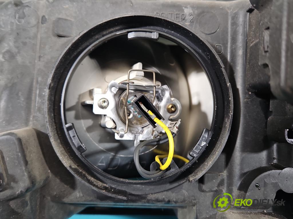 Renault Laguna II 2001-2007 1.9 dci 120 HP manual 88 kW 1870 cm3 5- Reflektor: pravý 8200163324 (Pravé)