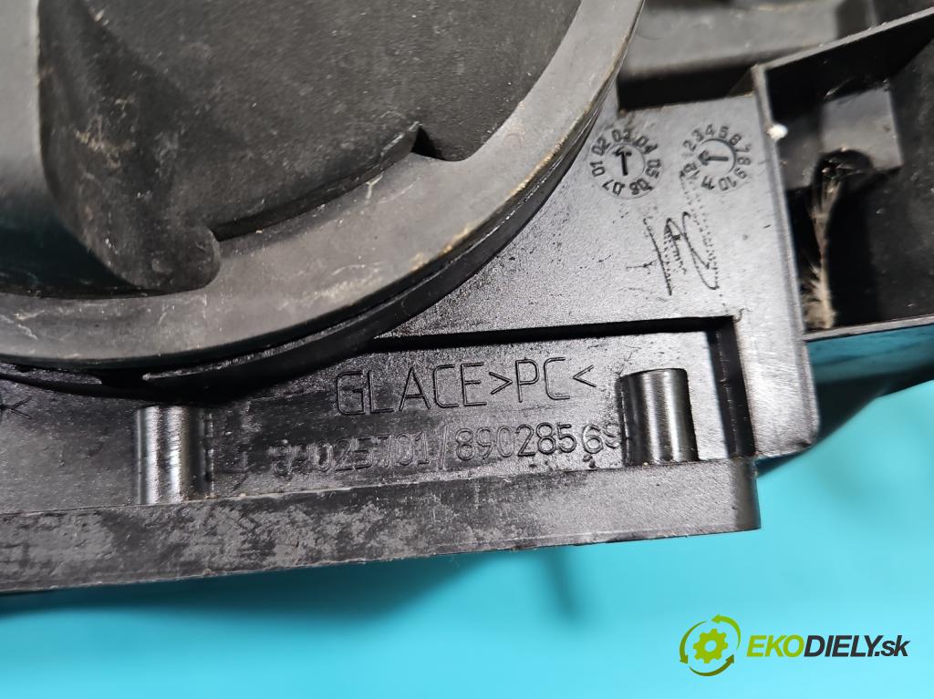 Renault Laguna II 2001-2007 1.9 dci 120 HP manual 88 kW 1870 cm3 5- Reflektor: pravý 8200163324 (Pravé)