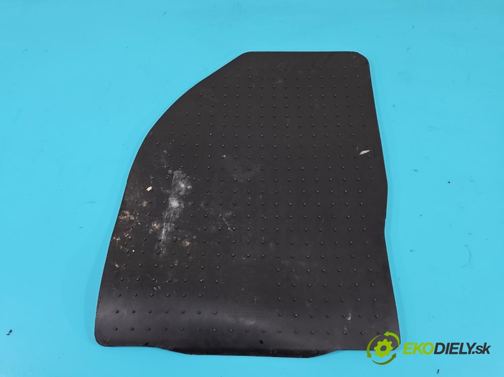 Ford Kuga Mk1 2008-2013 2.0 TDCI 140 HP automatic 103 kW 1997 cm3 5- Koberce: 8V4J-13010-FAW