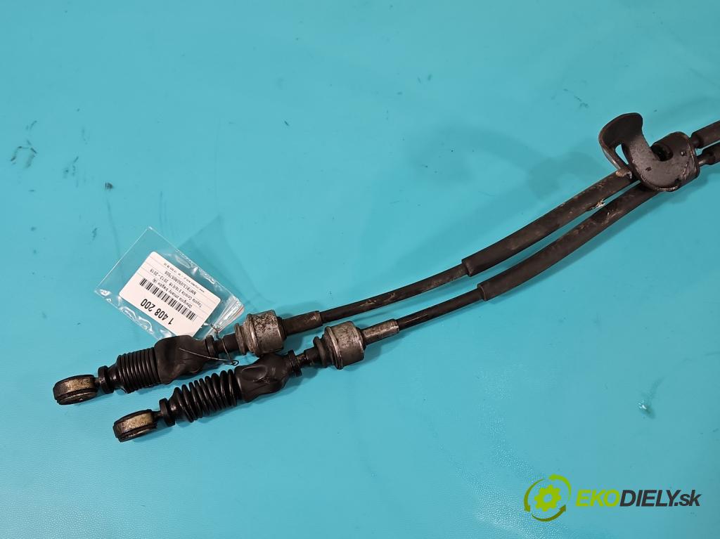 Toyota Corolla E16/E18  2013-2019 1.6 16V 132 hp manual 97 kW 1598 cm3 4- kulisa změny stupňová  (Řadicí páka (kulisa) )