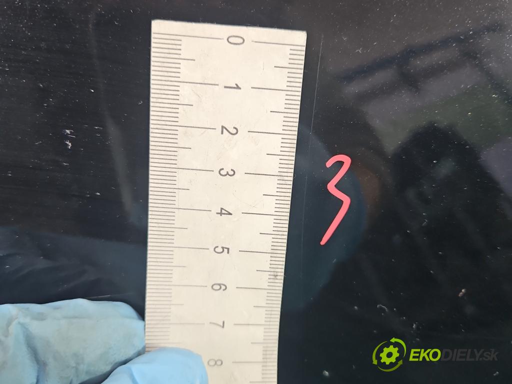 Ford Fiesta Mk7 2008-2017 1.2 16V 82 HP manual 60 kW 1242 cm3 5- blatník predné pravý  (Kľučka dverí ostatné)