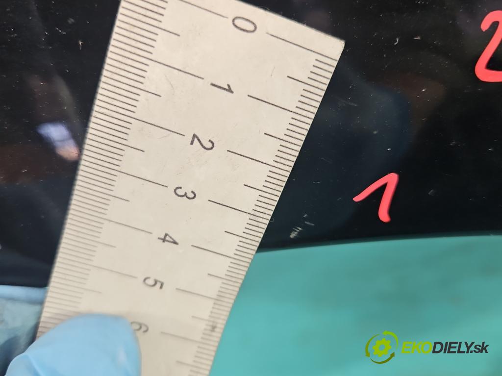 Ford Fiesta Mk7 2008-2017 1.2 16V 82 HP manual 60 kW 1242 cm3 5- blatník predné pravý  (Kľučka dverí ostatné)